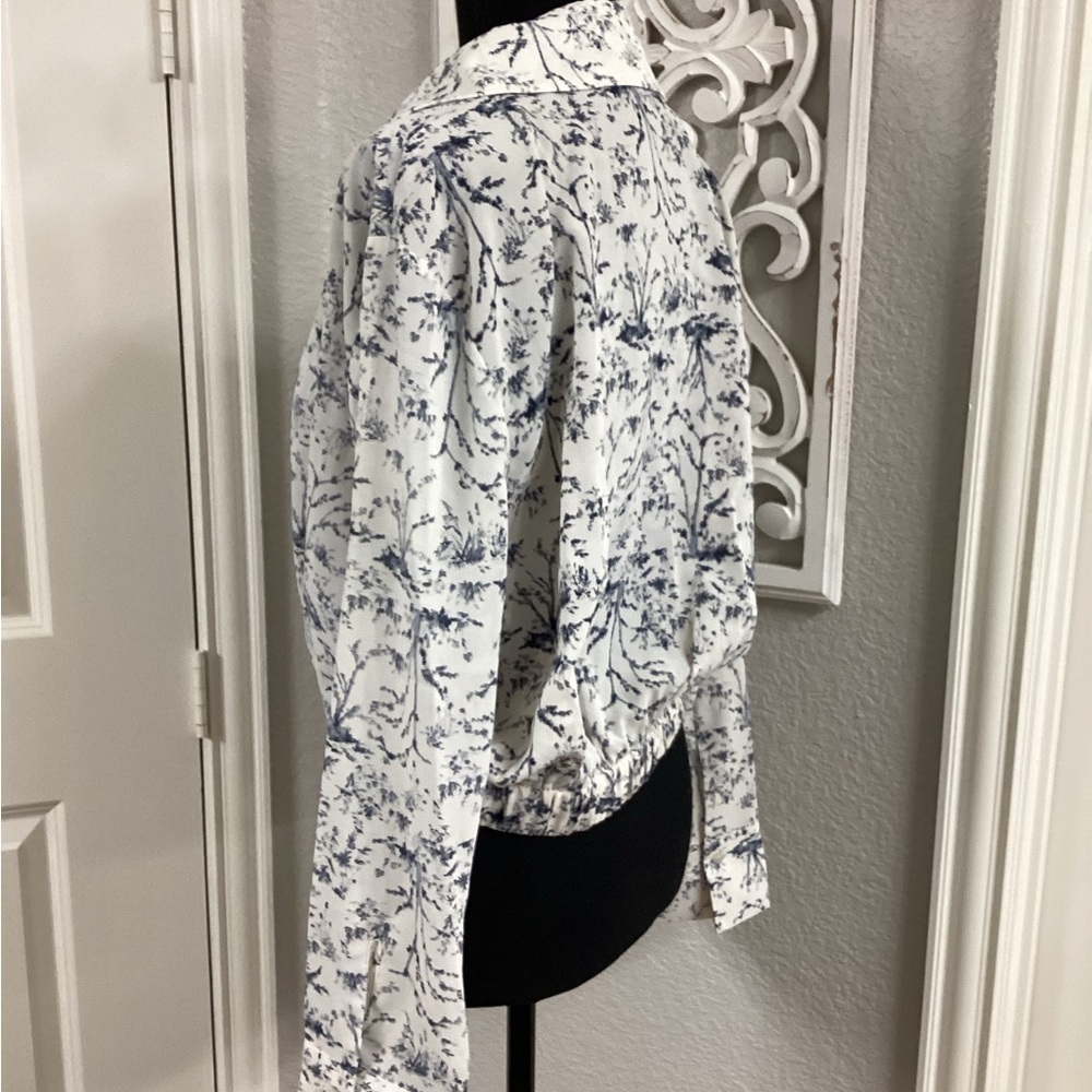 Lush sleeveless blouse with gathered waist. - Picture 3 of 4